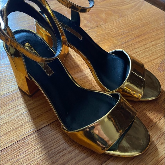 Liliana gold block heels 7.5 shoe size - Picture 2 of 11